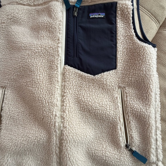 Patagonia Cream and Navy Fleece Vest - Picture 4 of 5